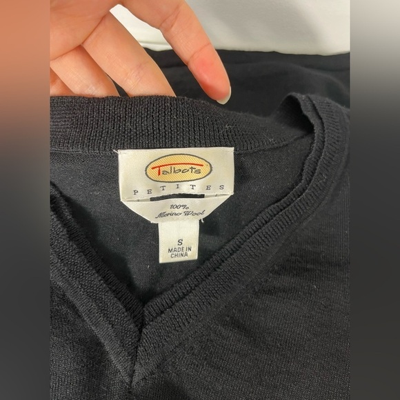 Talbots Petites Womens Size Small Black 100% Merino Wool V-Neck Sweater - Picture 4 of 6